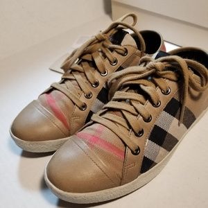 Burberry shoes women